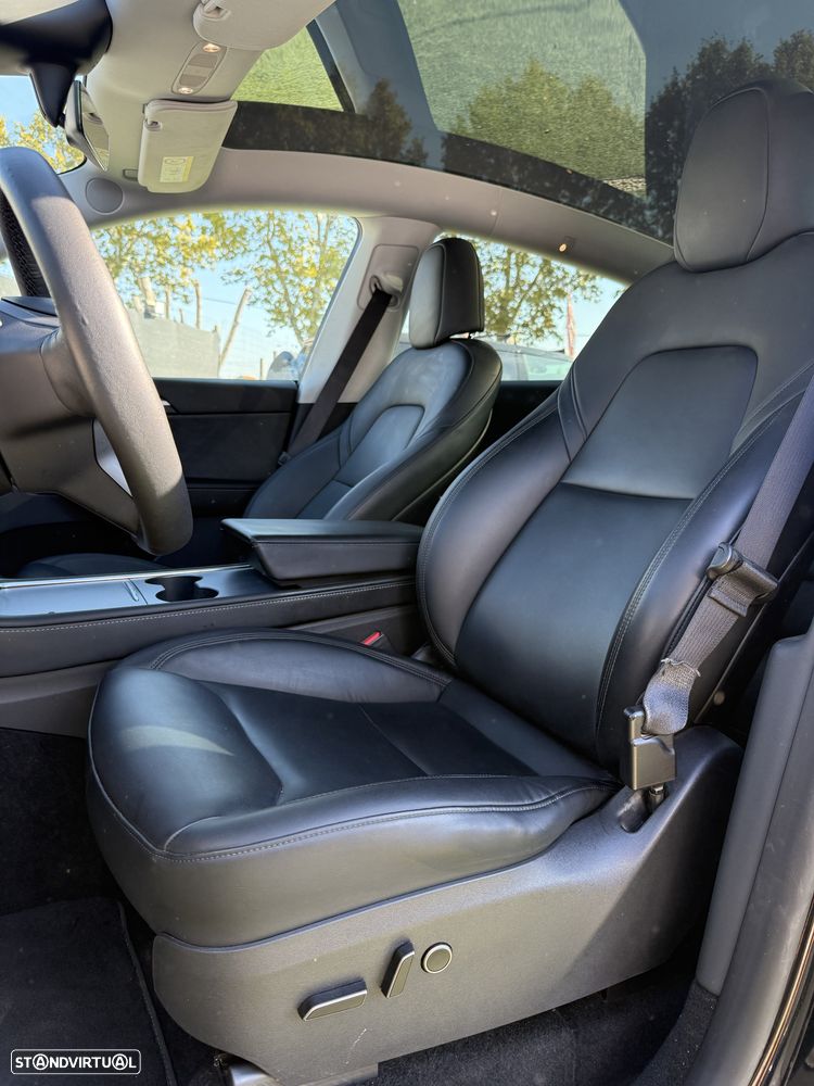 Tesla Model Y - 10