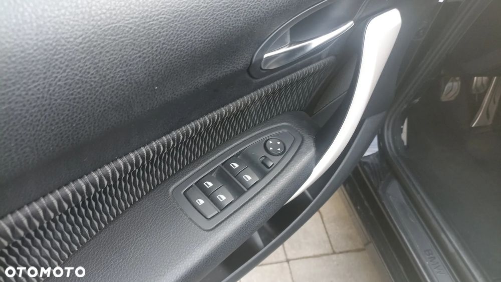 BMW Seria 1 116i - 26