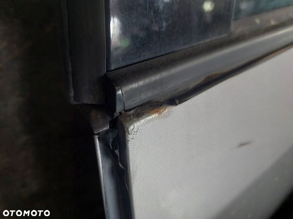 DRZWI KOMPLETNE LEWY TYŁ SKODA FABIA II KOMBI 9202 - 9