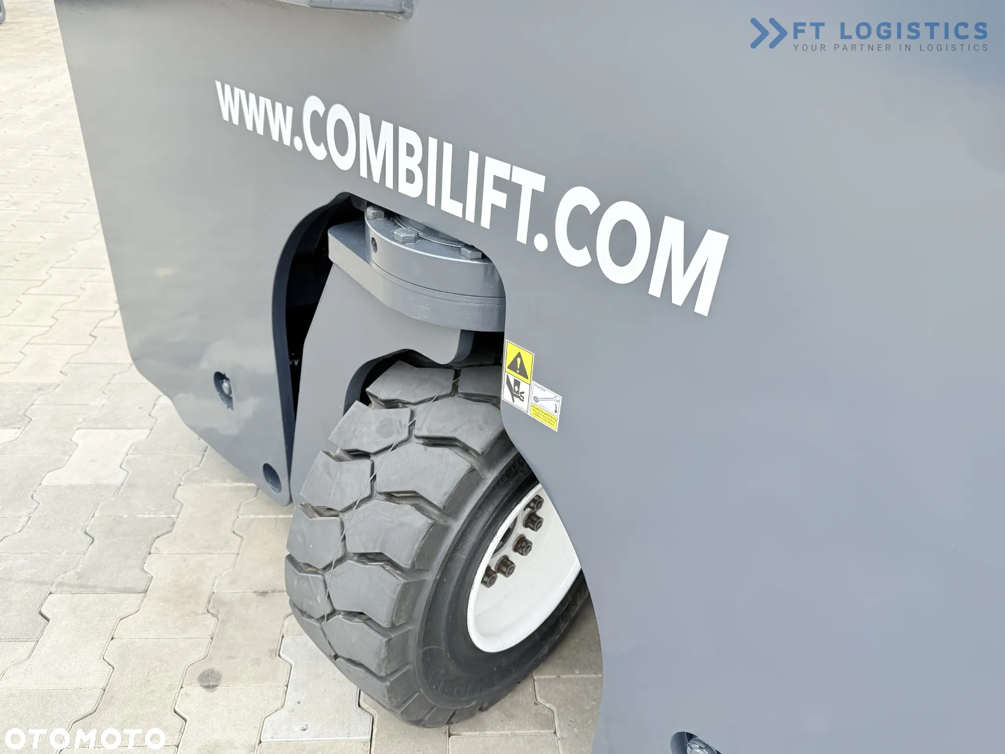 Combilift C3000 / DIESEL / DUPLEX - 4000MM / SZEROKI POZYCJONER WIDEŁ 2700MM / PEŁNA OGRZEWANA KABINA / JEDYNIE 6905H/ STAN - JAK NOWY! - 9