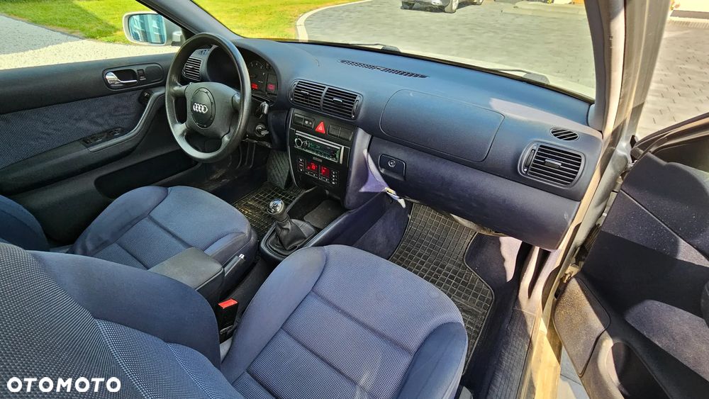 Audi A3 Sportback 1.6 Ambiente - 14