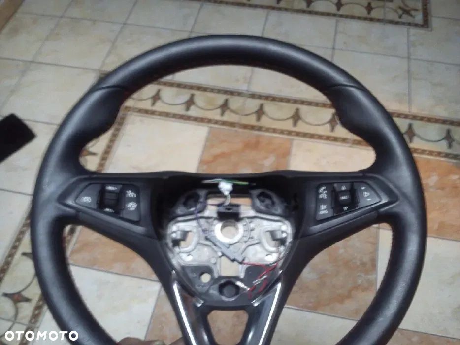 Kierownica Opel Corsa E Czerwone Nitki - 2