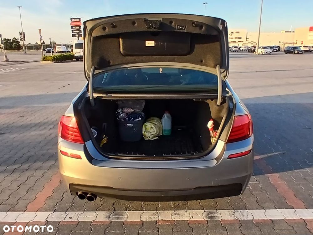 BMW Seria 5 528i xDrive - 4
