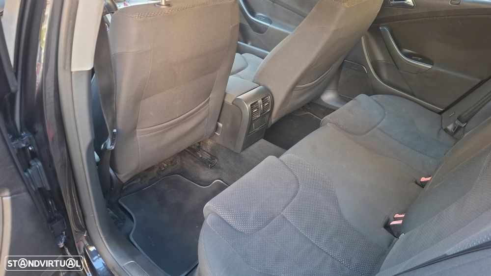 VW Passat 2.0 TDI Confortline - 13