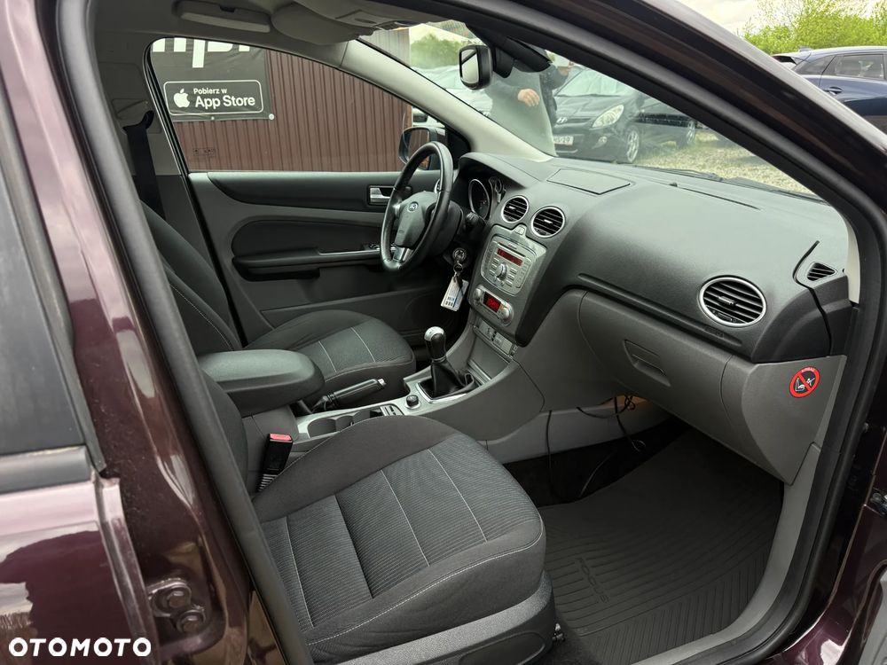 Ford Focus 1.8 Style+ - 10