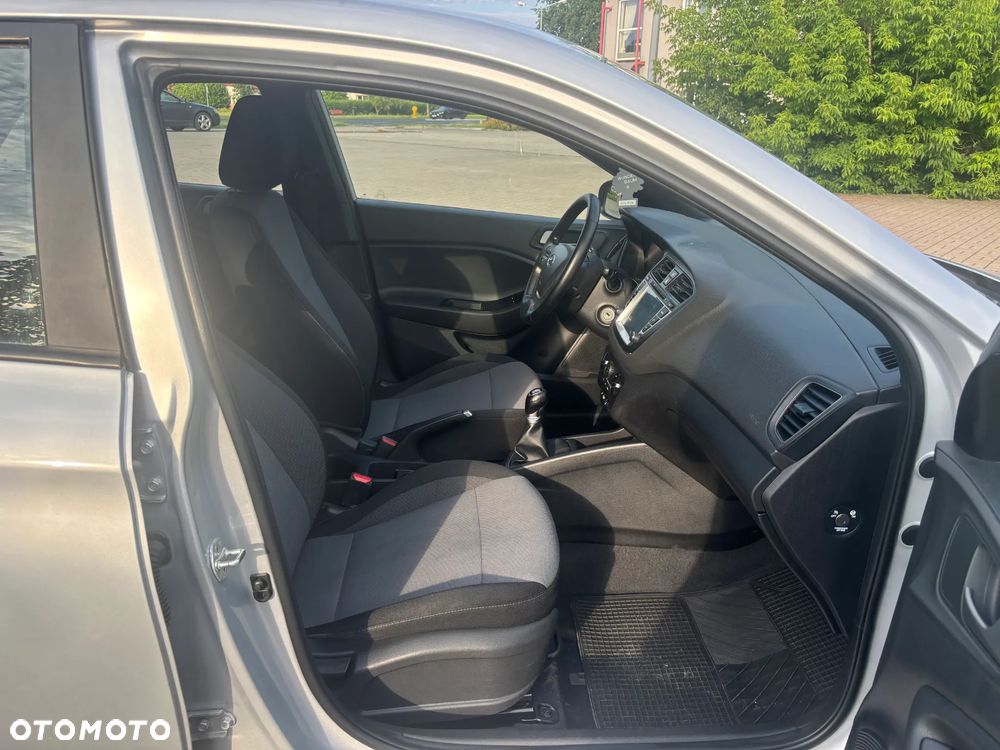Hyundai i20 blue 1.2 Classic - 23