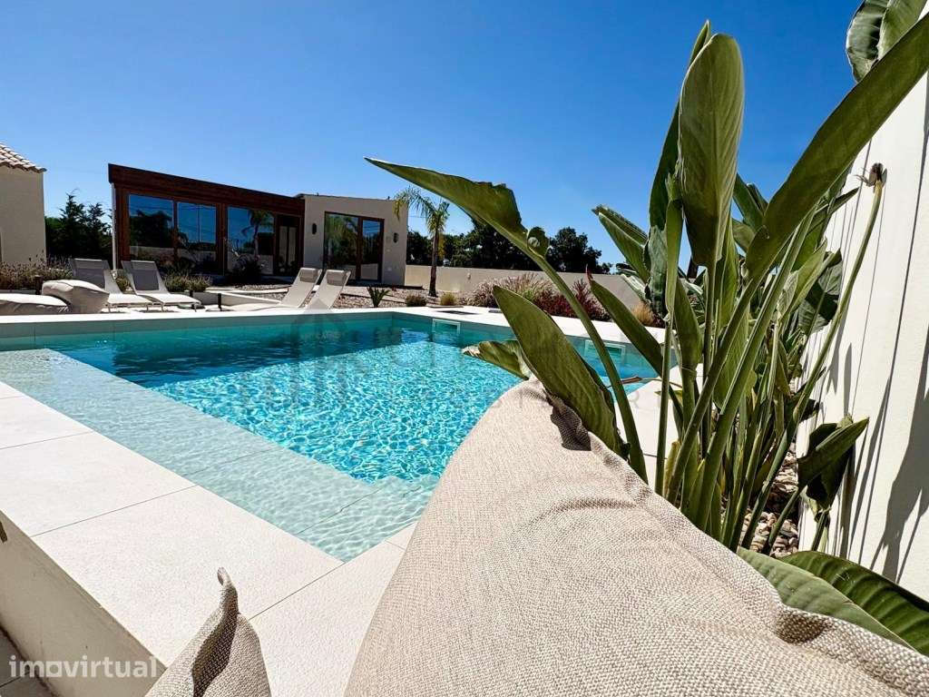 MORADIA DE CHARME COM 4 SUITES INDEPENDENTES E PISCINA - Grande imagem: 5/35