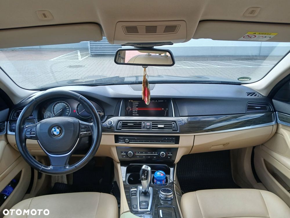 BMW Seria 5 520d Luxury Line - 9
