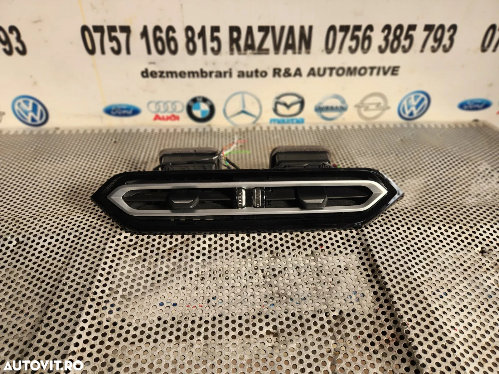 Grile Grila Centrala Aerisire Ventilatie Bord Bmw G20 G21 G22 G42 Impecabile Dezmembrez Bmw G42 M2 - 3