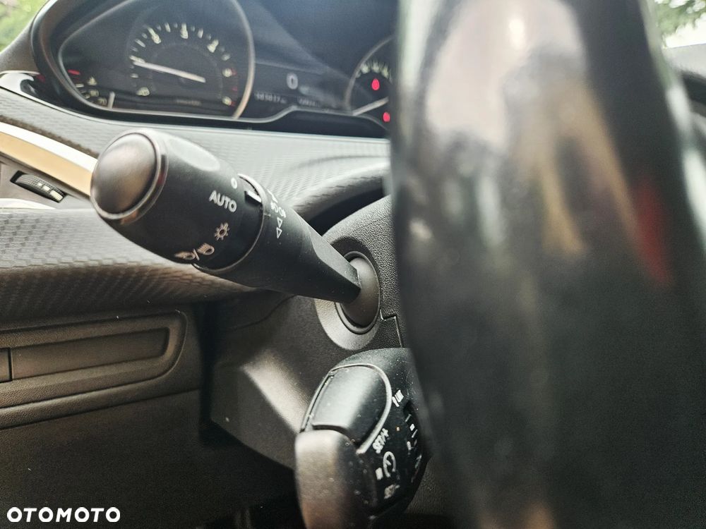 Peugeot 208 - 10