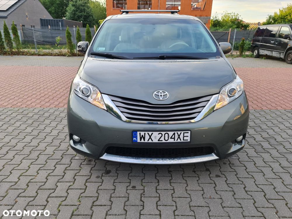 Toyota Sienna - 18