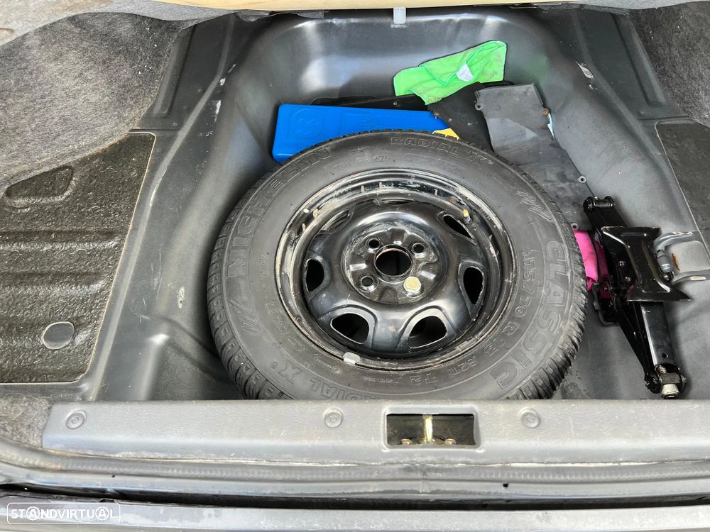 Mitsubishi Lancer 1300 GLXi - 32