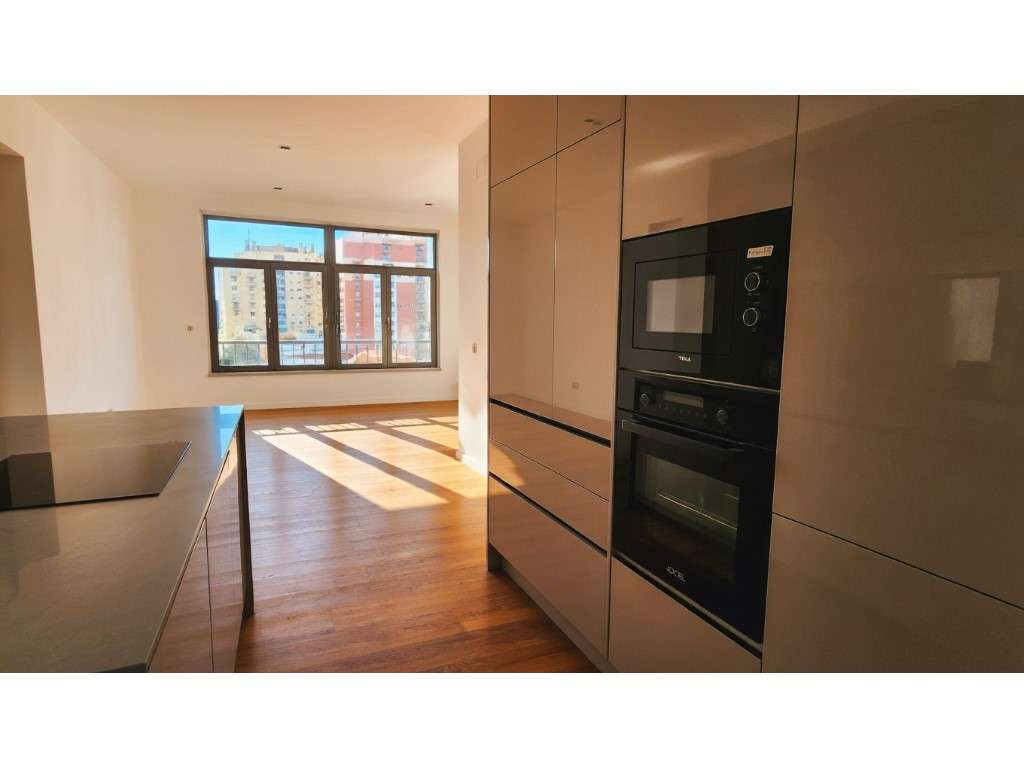 Magnifico Apartamento T0+1 - Monte Abraão - Queluz - Remodelado - Grande imagem: 4/10