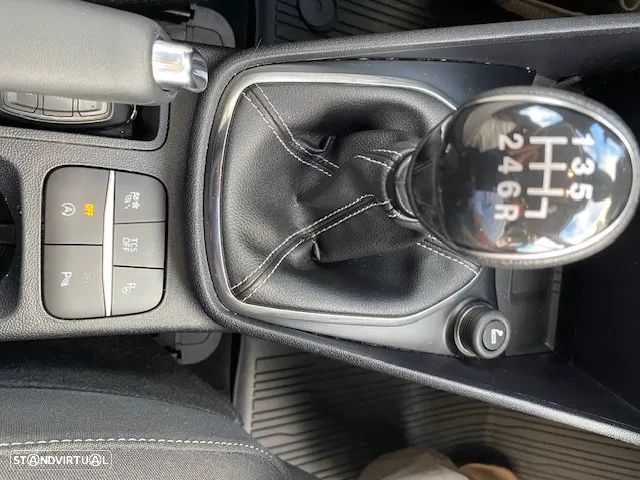 Ford Fiesta 1.0 EcoBoost MHEV Active - 23