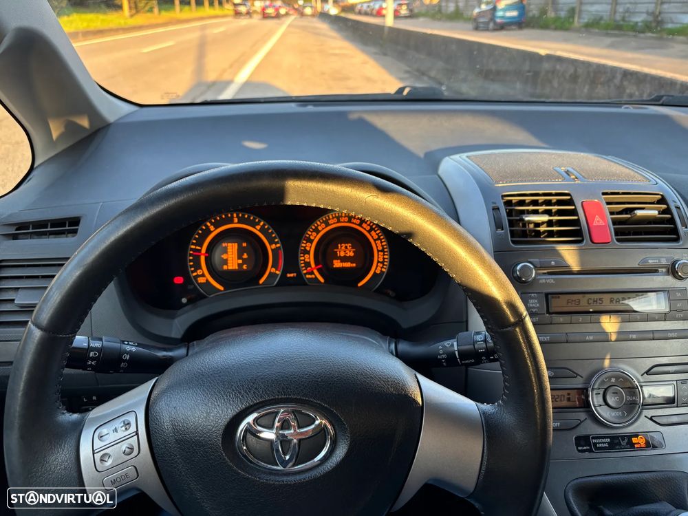 Toyota Auris 1.4 D-4D AC - 8