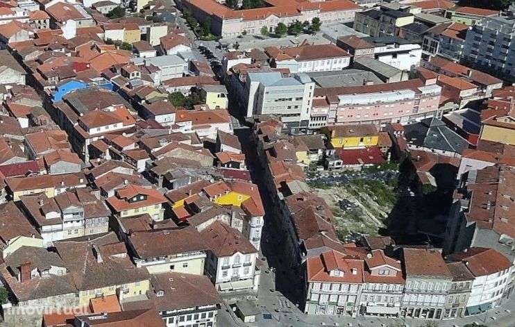 Prédio no Centro Histórico - 3 T2+1 + Loja - Grande imagem: 2/3