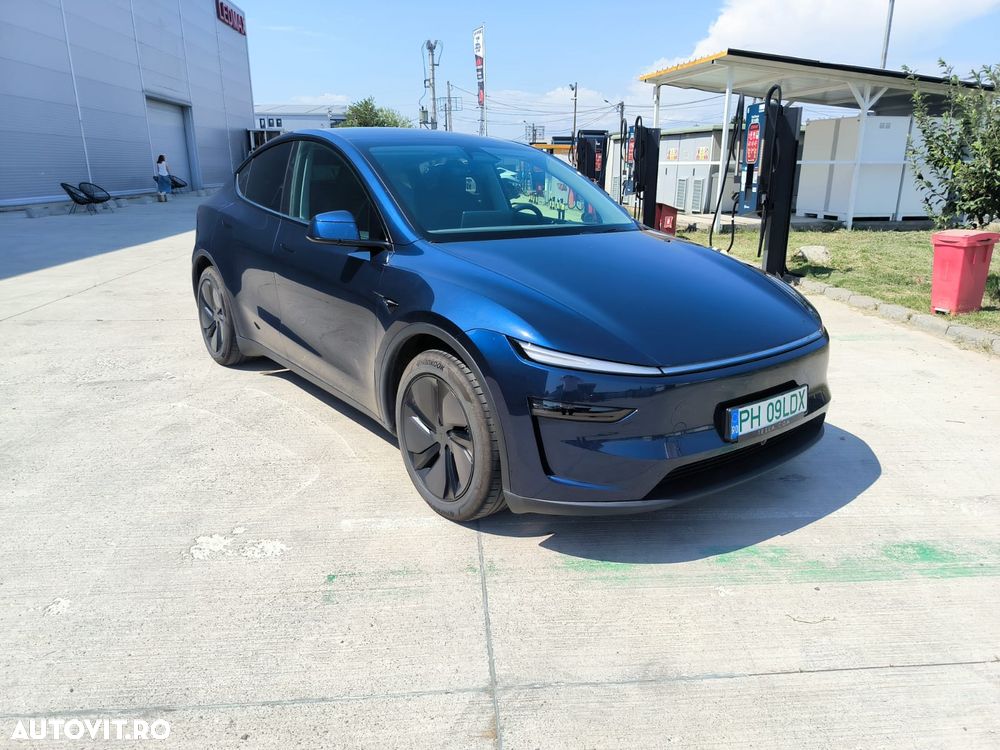 Tesla Model Y - 1