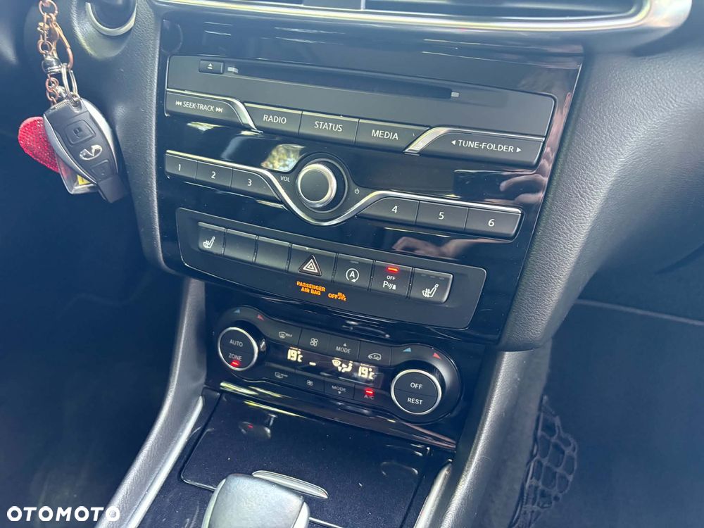 Infiniti Q30 - 14