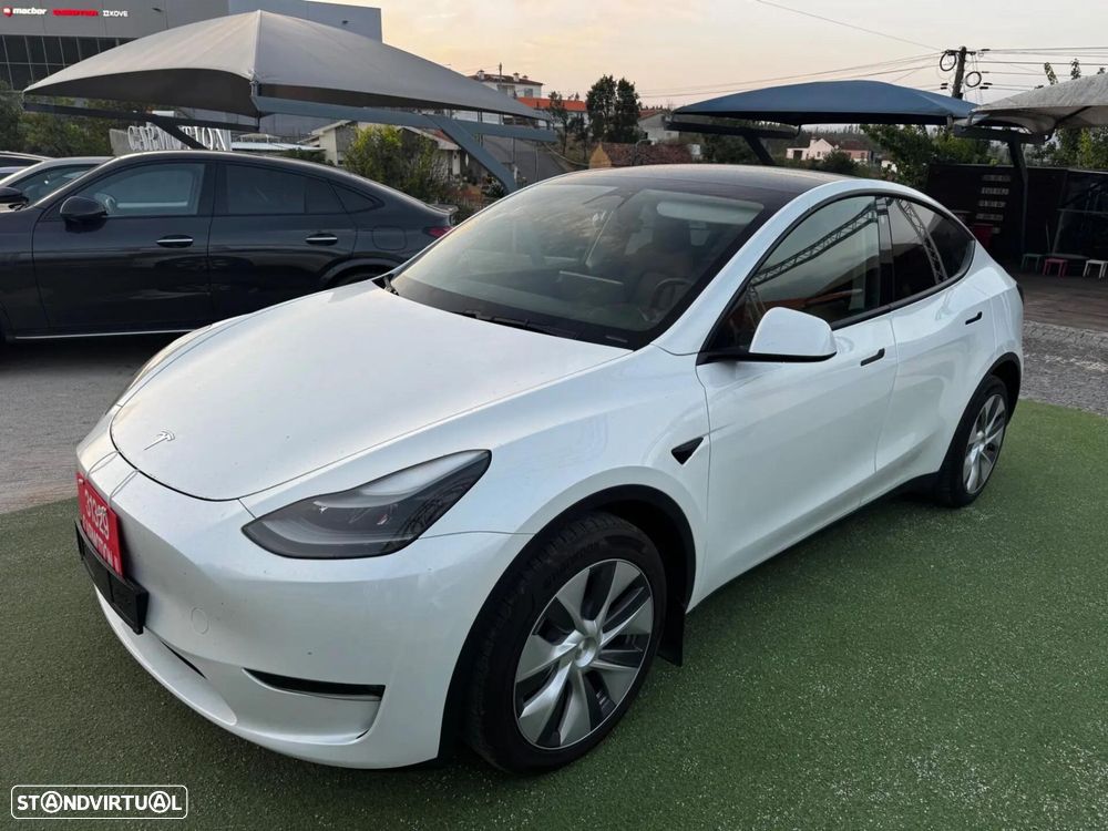 Tesla Model Y Long Range Dual Motor AWD - 31