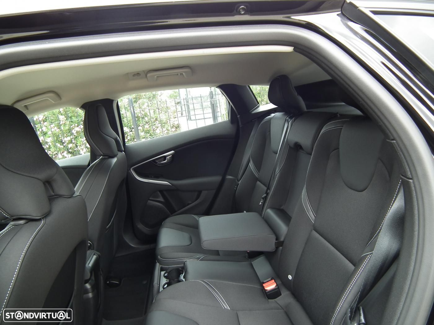 Volvo V40 2.0 D3 Momentum - 18
