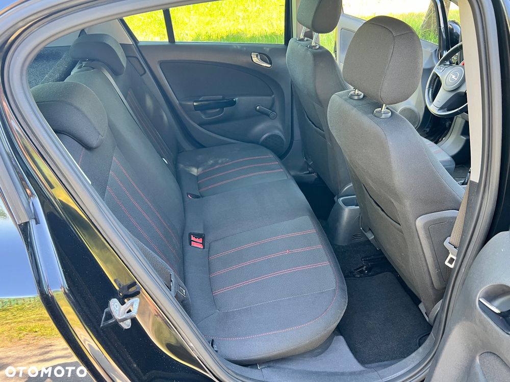 Opel Corsa 1.4 16V Cosmo - 11