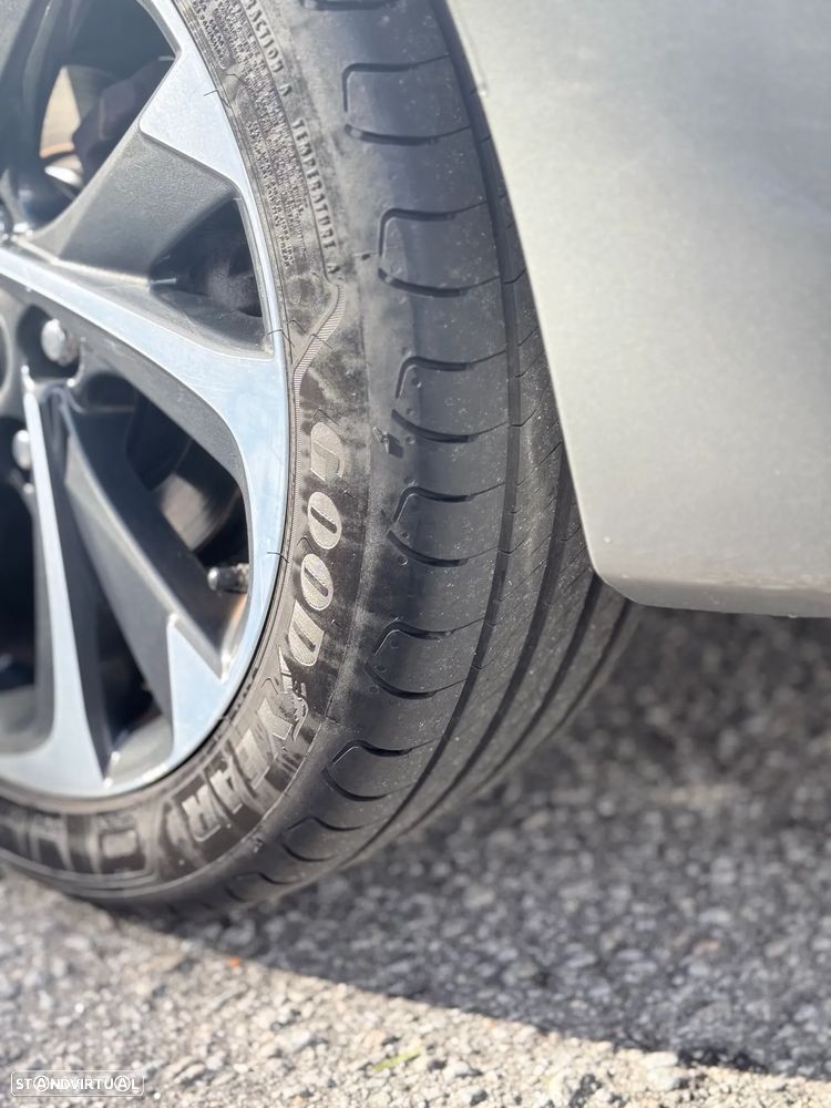 Toyota Auris Touring Sports 1.8 HSD Comfort - 17