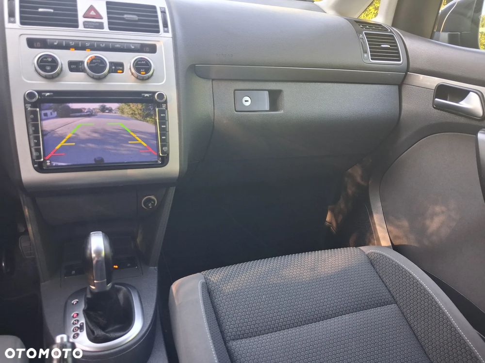 Volkswagen Touran - 14
