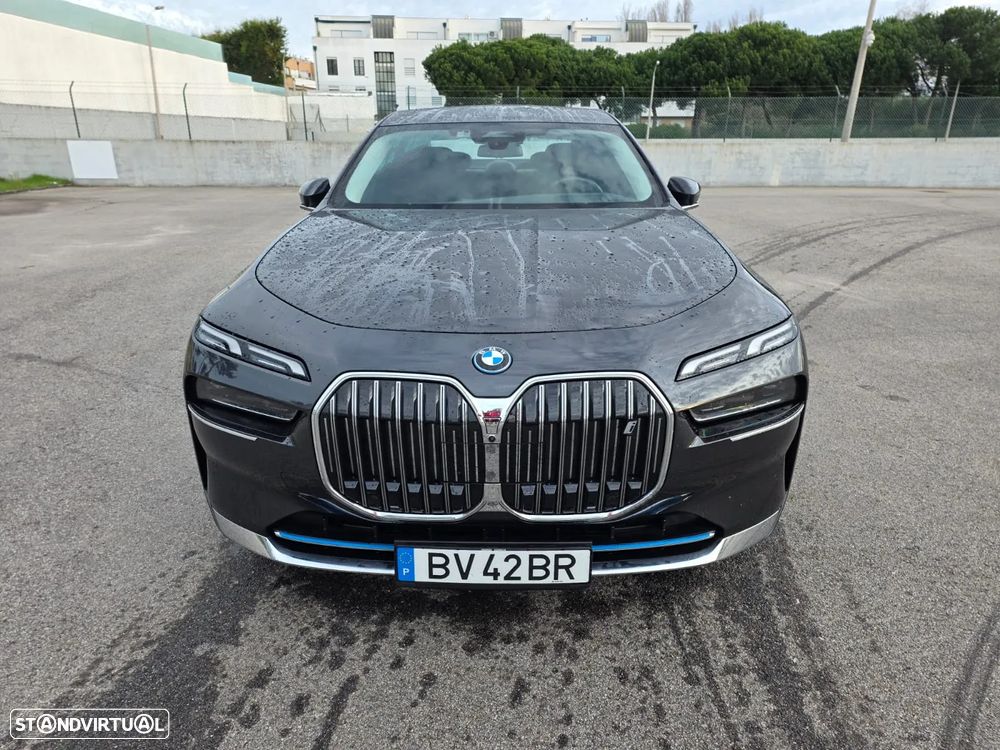 BMW i7 - 8