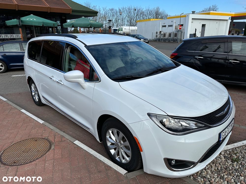 Chrysler Pacifica - 8