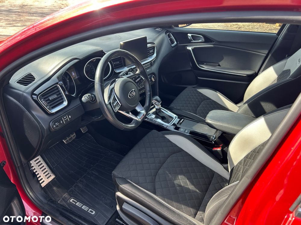 Kia ProCeed - 13