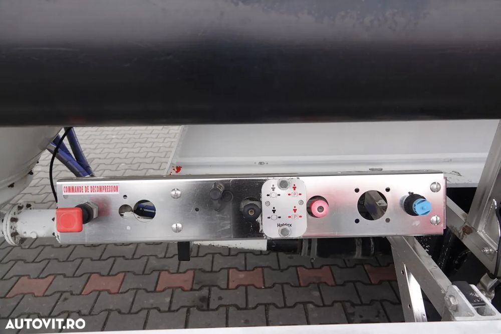 Feldbinder REMORCĂ DE CIMENT / 2 COMPARTAMENTE / 37.000 L / SILOS / PENTRU MATERIALE VRAC / AXIE DE RIFAT / SAF / JANTE DE ALIE - 15