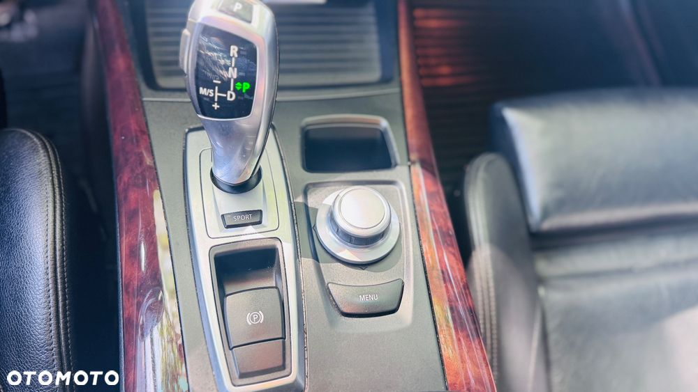 BMW X5 4.8i xDrive - 16