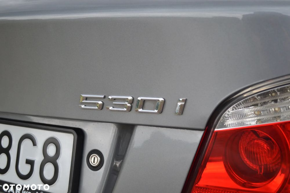 BMW Seria 5 530i xDrive - 14