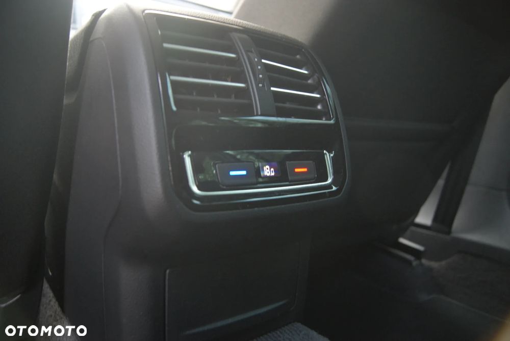 Volkswagen Passat 2.0 TDI SCR DSG Highline - 24