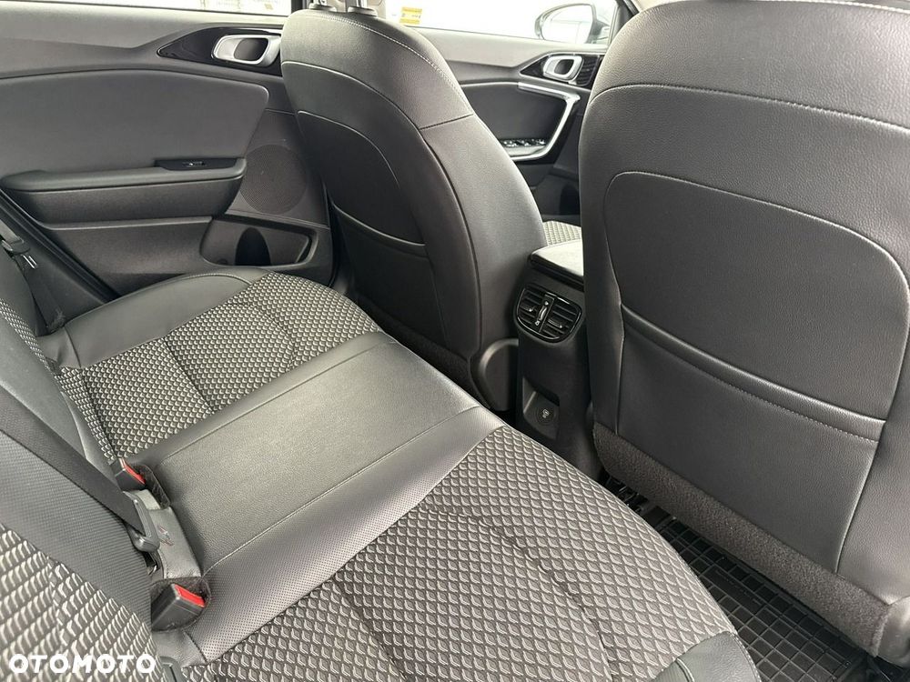 Kia Ceed - 23
