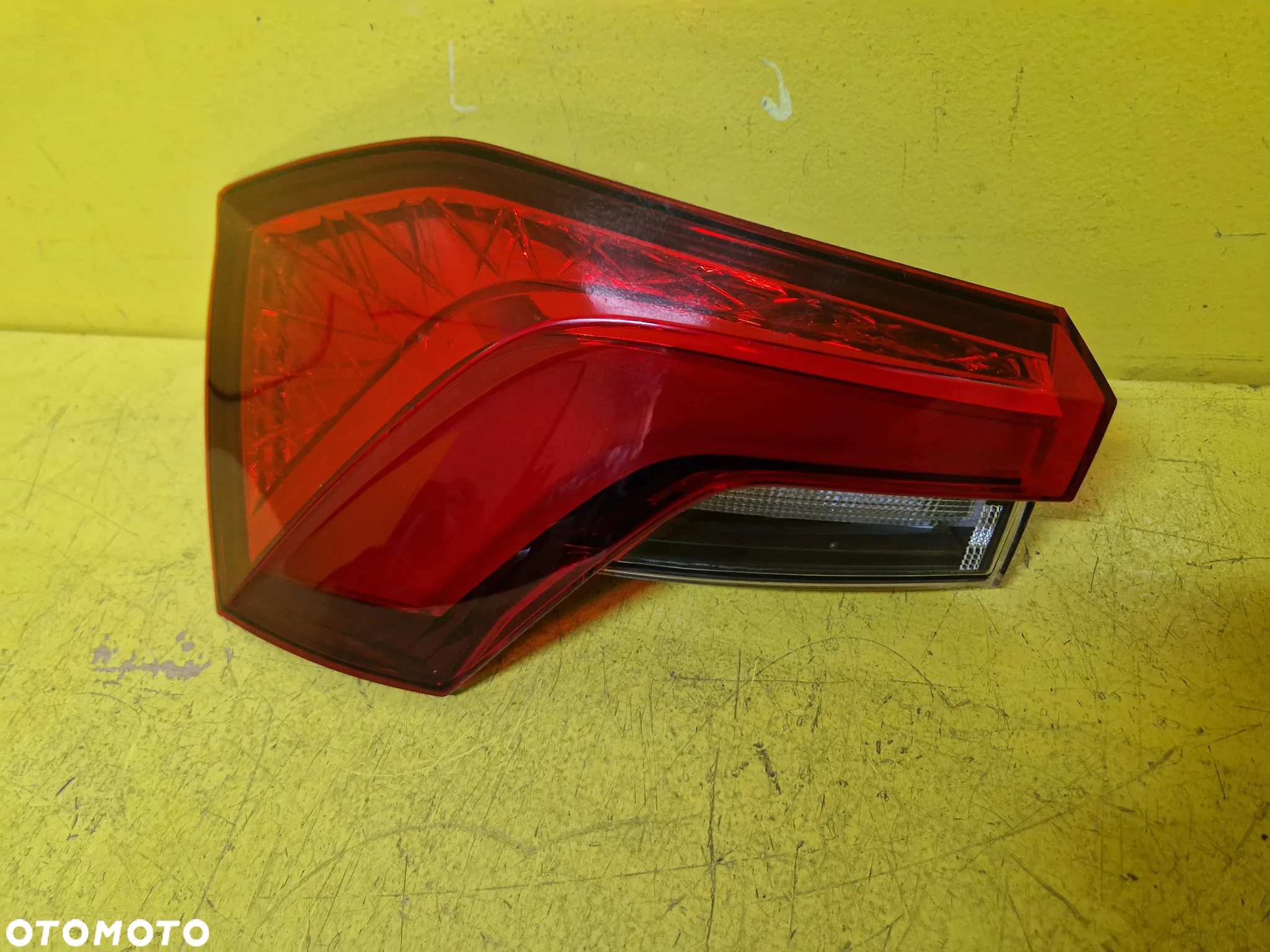 SKODA KAMIQ LAMPA TYŁ LEWA 658945207 - 2