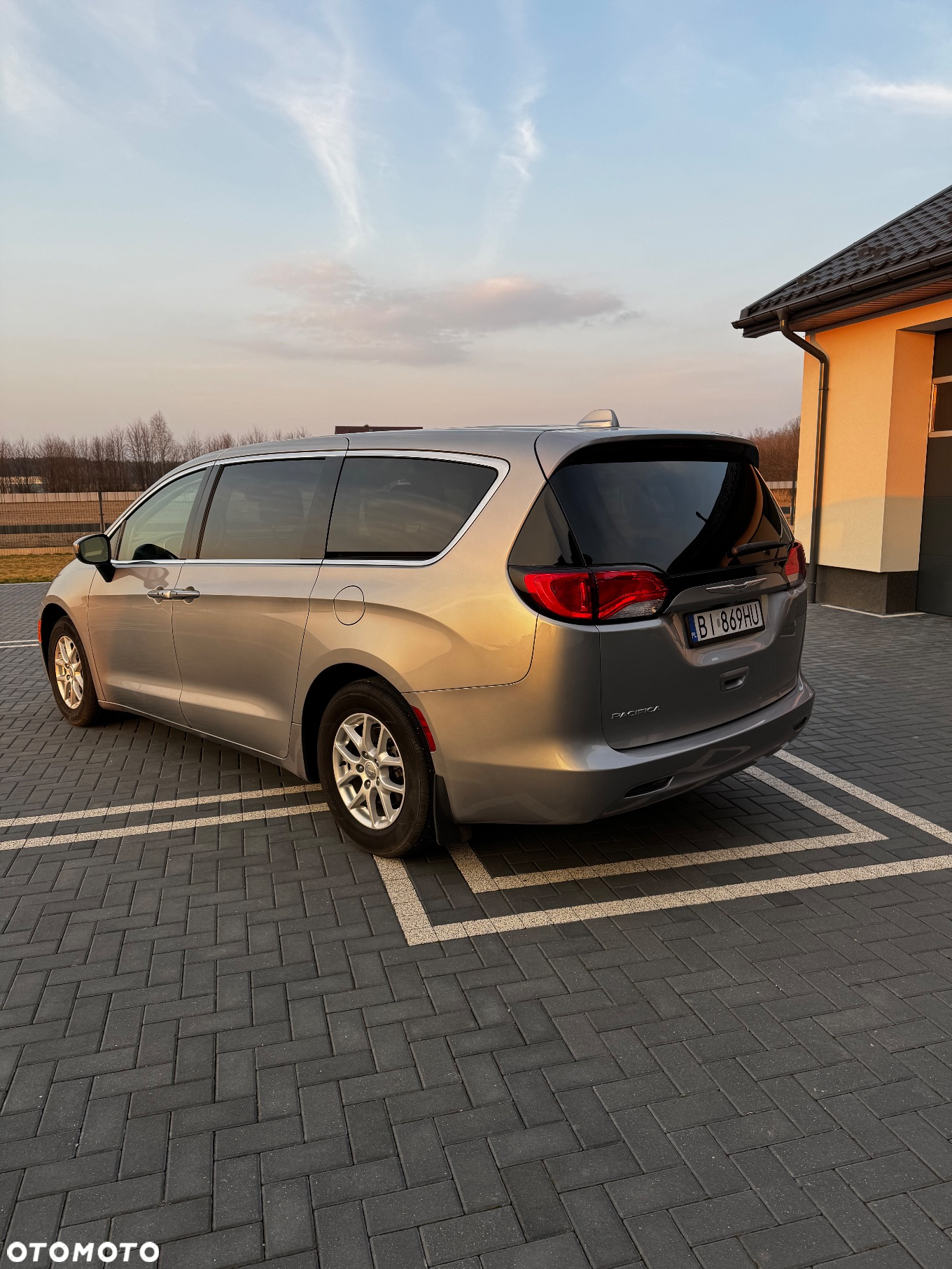 Chrysler Pacifica - 6