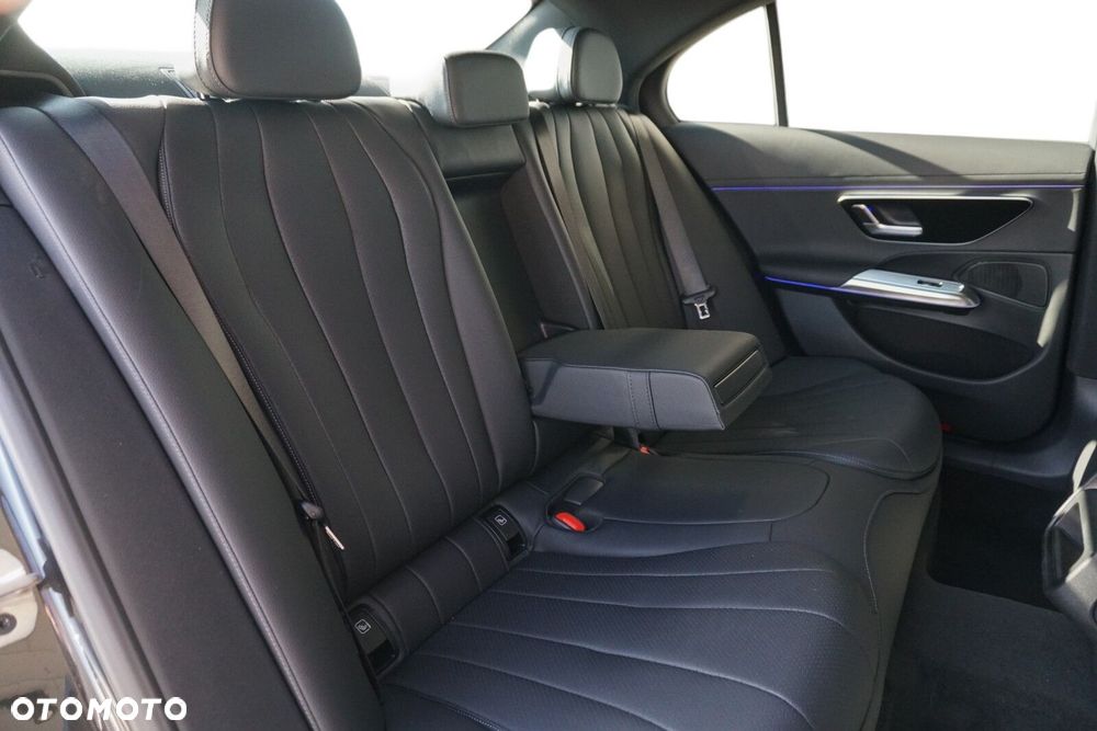 Mercedes-Benz Klasa E 200 mHEV 4-Matic Avantgarde 9G-Tronic - 16