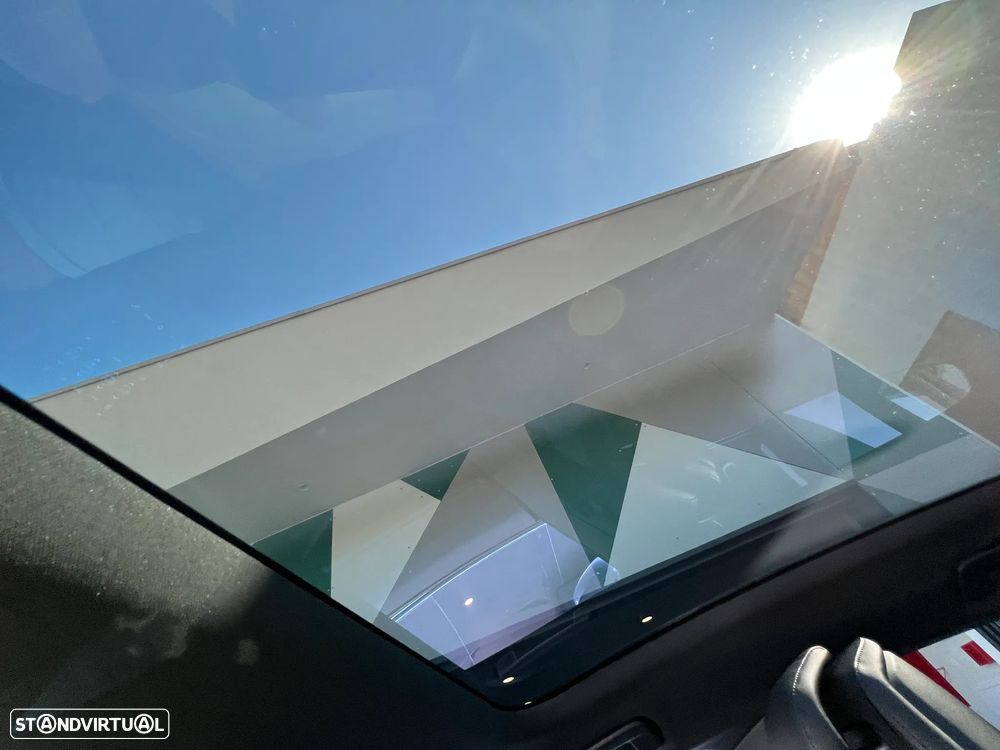 Porsche Taycan Cross Turismo 4 - 16