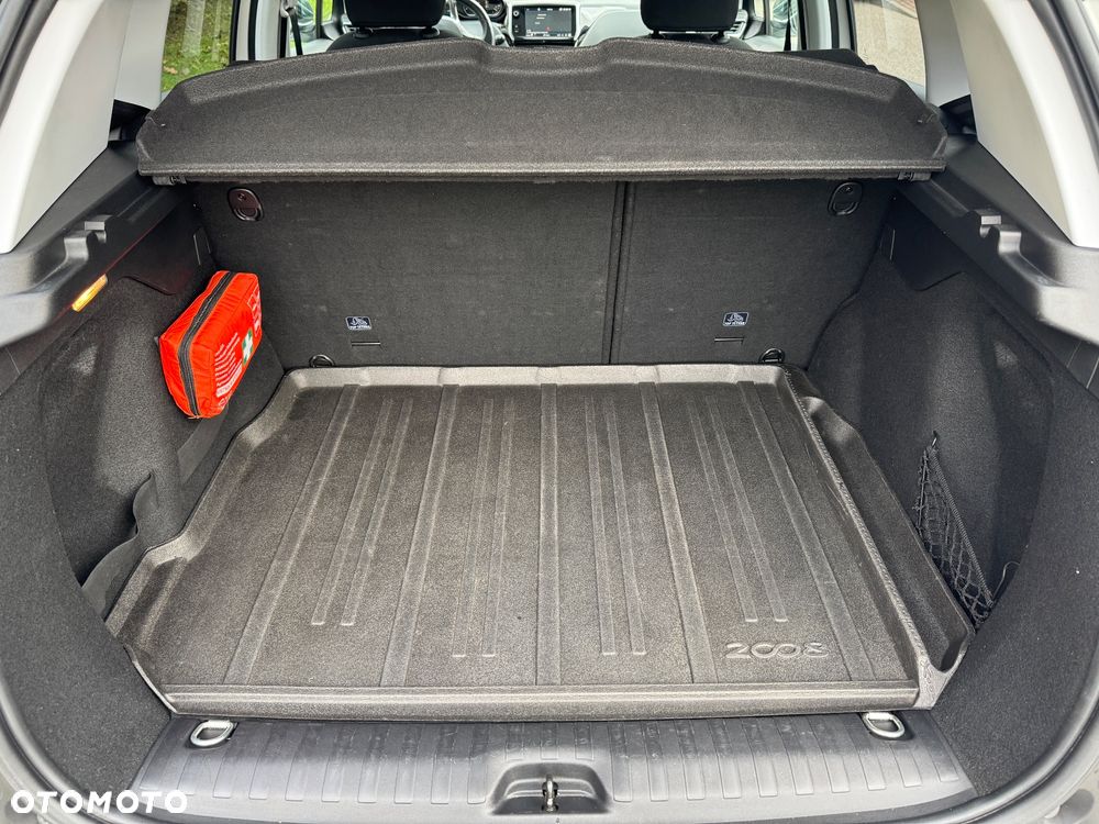 Peugeot 2008 1.2 Pure Tech Style S&S - 32