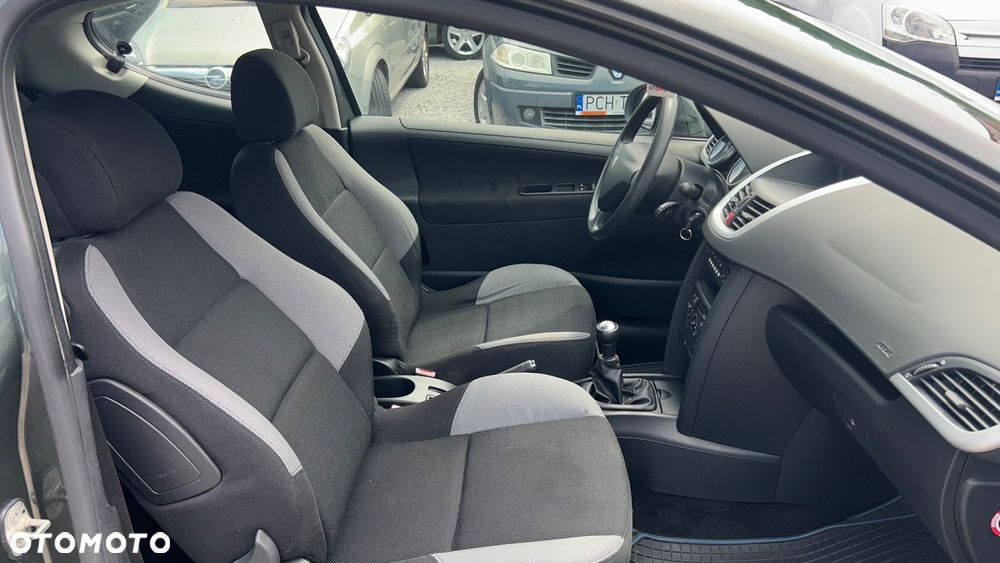 Peugeot 207 1.4 16V Presence - 13