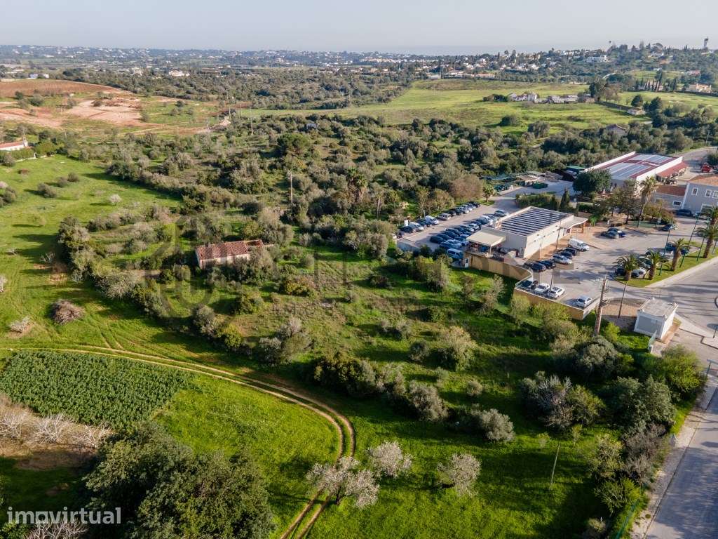 Terreno Misto com ruína junto aos Campos de Golfe do Gramacho - Lagoa - Grande imagem: 3/17
