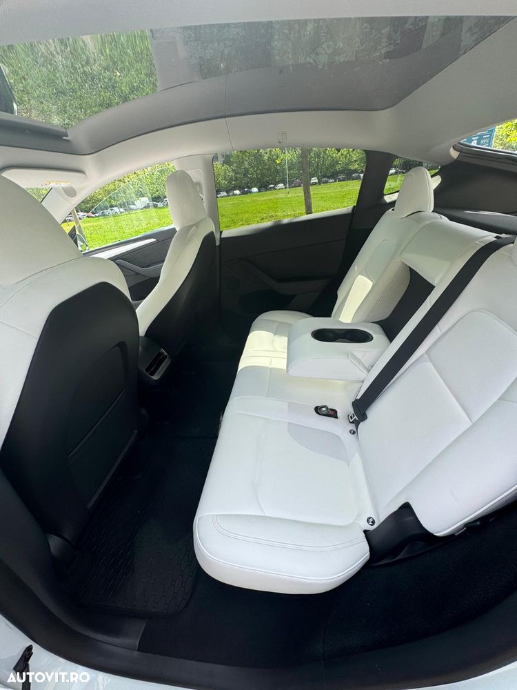 Tesla Model Y - 14