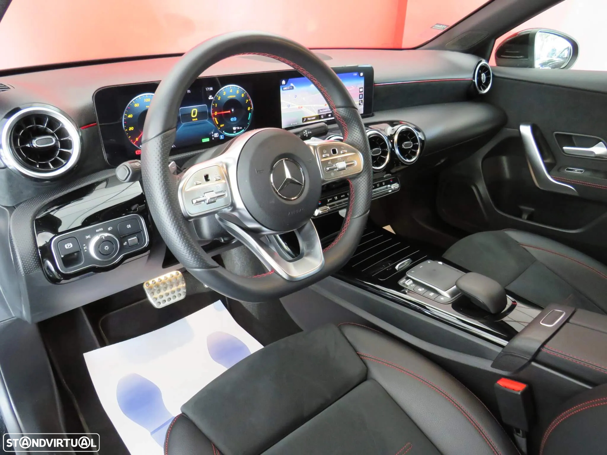 Mercedes-Benz A 250 Limousine e AMG Line - 24