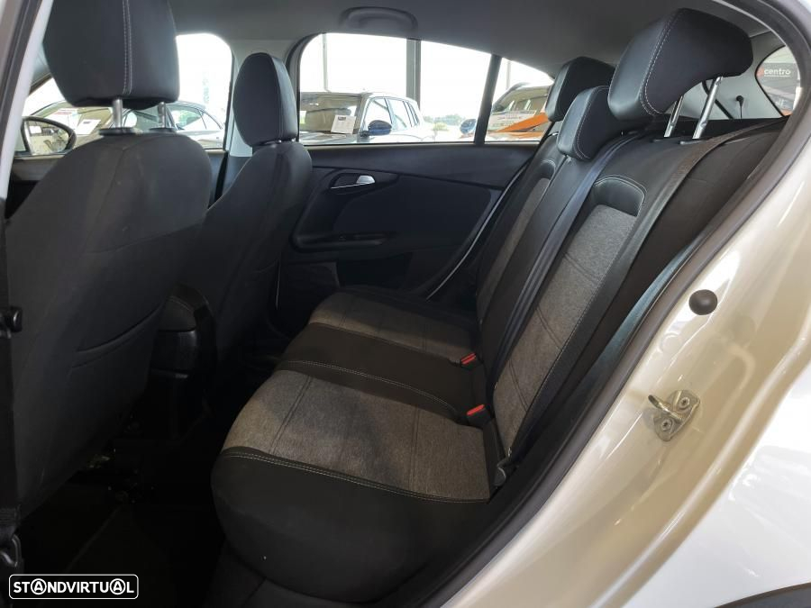 Fiat Tipo Cross 1.3 Multijet City - 27