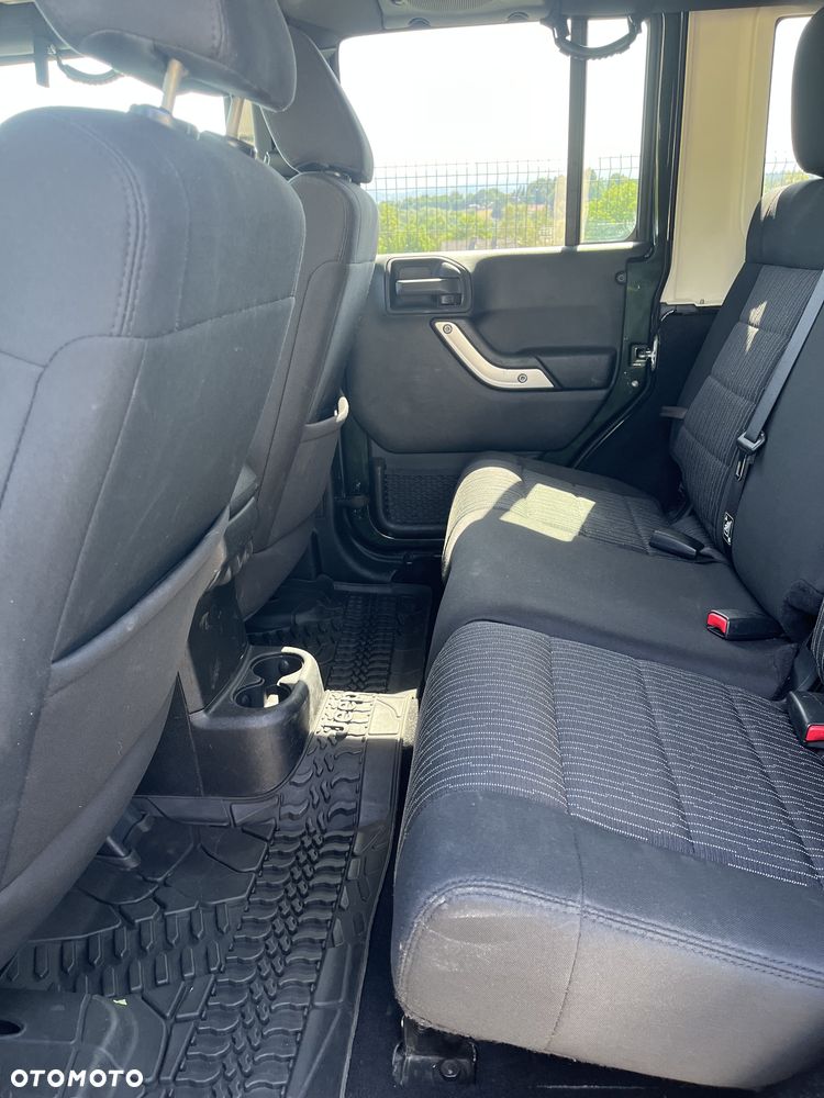 Jeep Wrangler 2.8 CRD Unlim Rubicon - 29