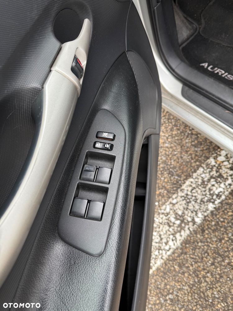 Toyota Auris 2.0 D-4D - 5