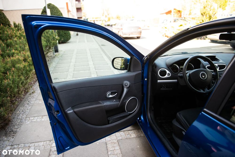 Renault Clio 1.2 16V Confort Authentique - 14
