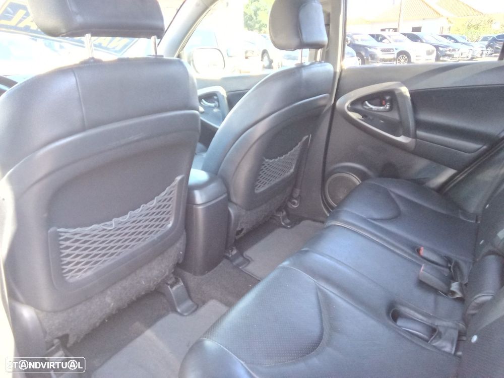 Toyota RAV4 2.2 D-4D X - 13