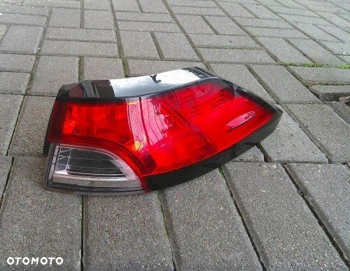TOYOTA COROLLA CROSS 20+ PRAWA TYLNA LAMPA ORYGINAŁ - 1